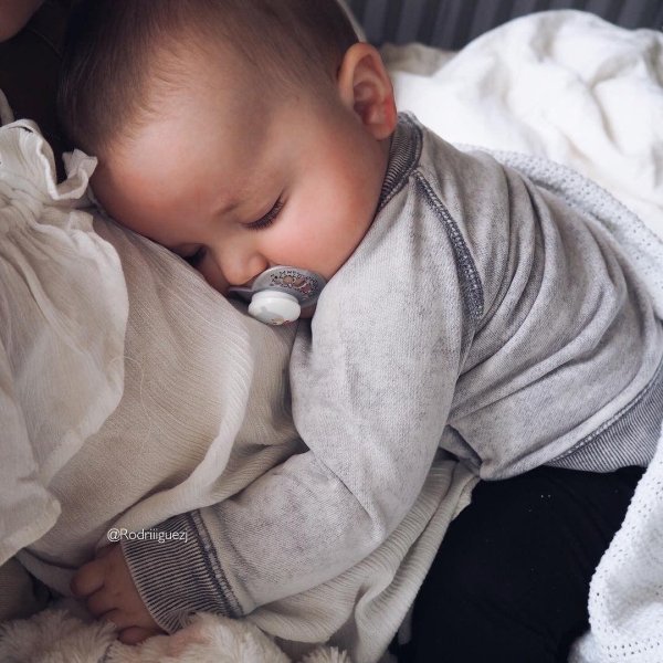 новорождённый мальчик милый