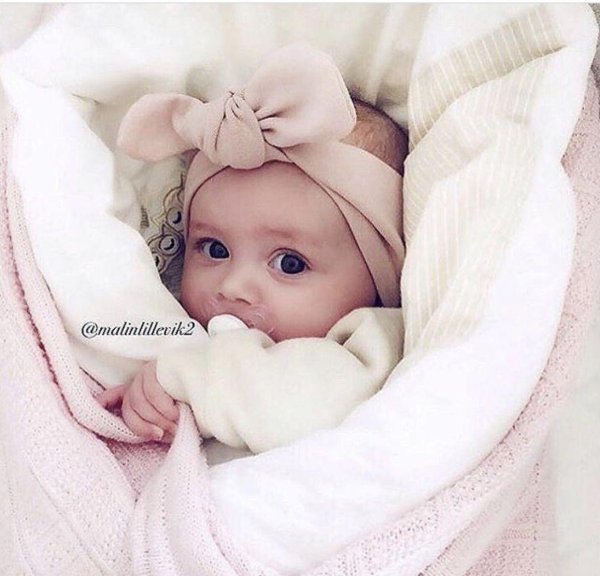 новорожденная девочка