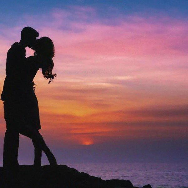 парень и девушка на закате
