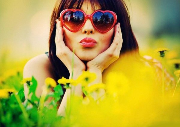 девушки в солнечных очках