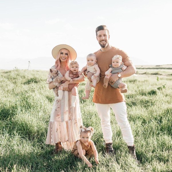 фотосессия семьи в одном стиле