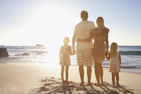 семья со спины