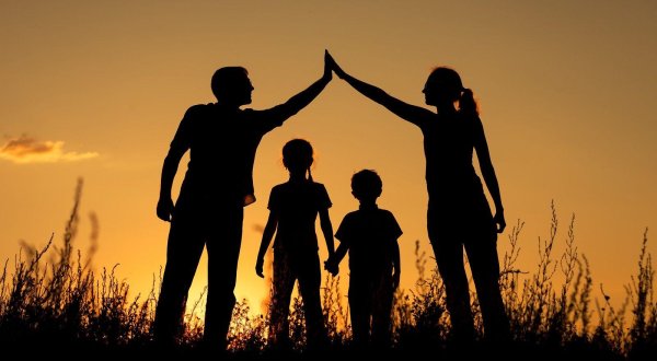 силуэт семьи