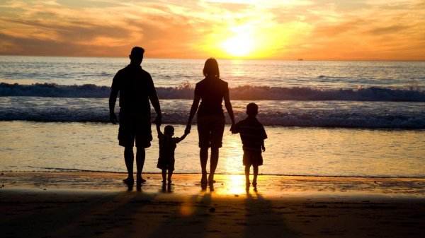 семья море закат