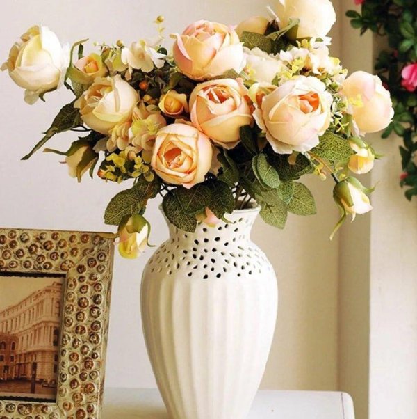 красивые цветы в вазах