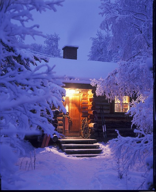 заснеженный домик