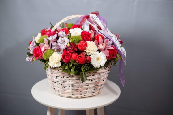 цветы в корзинах