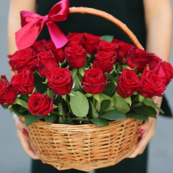 розы в корзинке