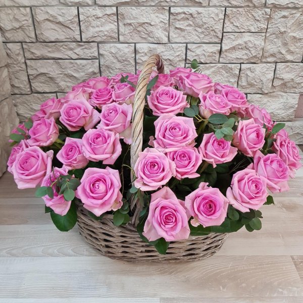 розы в корзинке