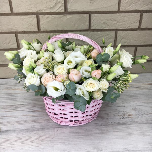 эустома и кустовая роза