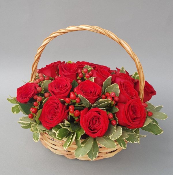 корзинка с розами