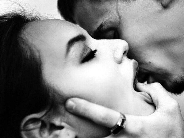 страстный поцелуй