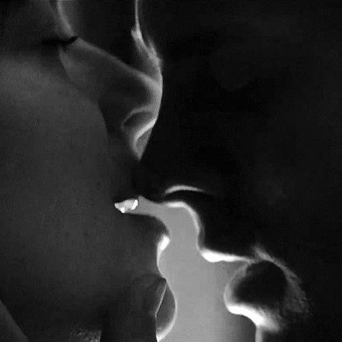 страстный поцелуй