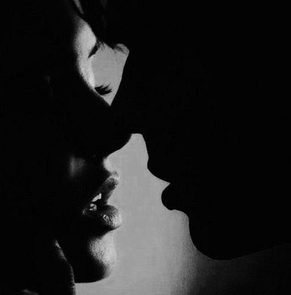 страстный поцелуй