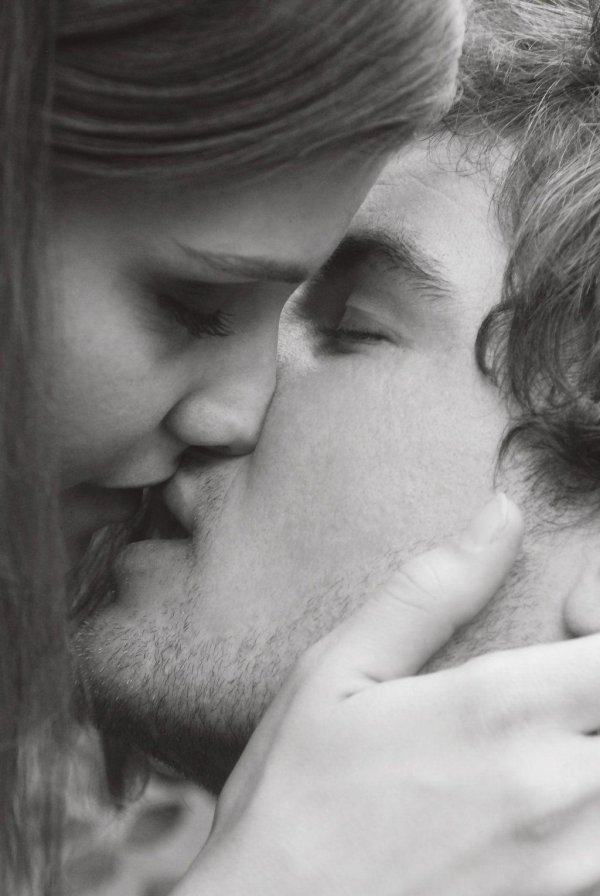 первой поцелуй