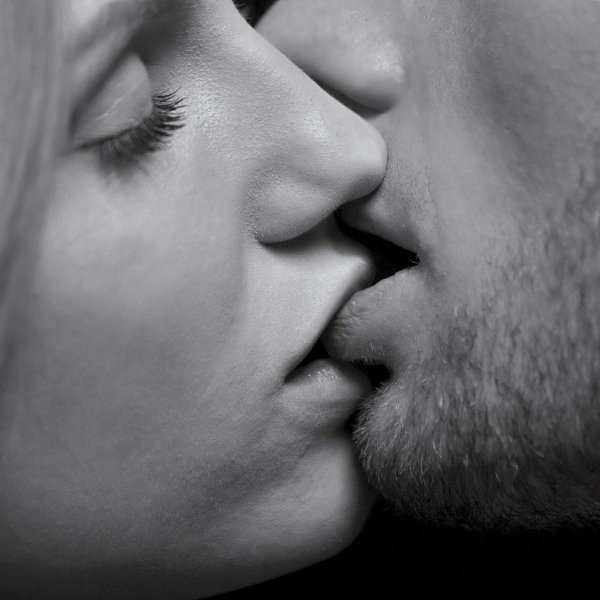 первой поцелуй