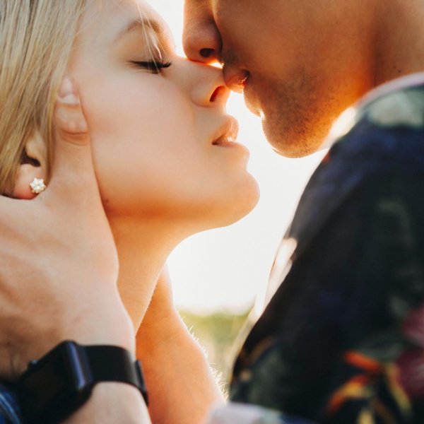 поцелуи влюблённых