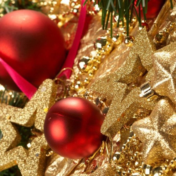 новогоднее украшение в золоте