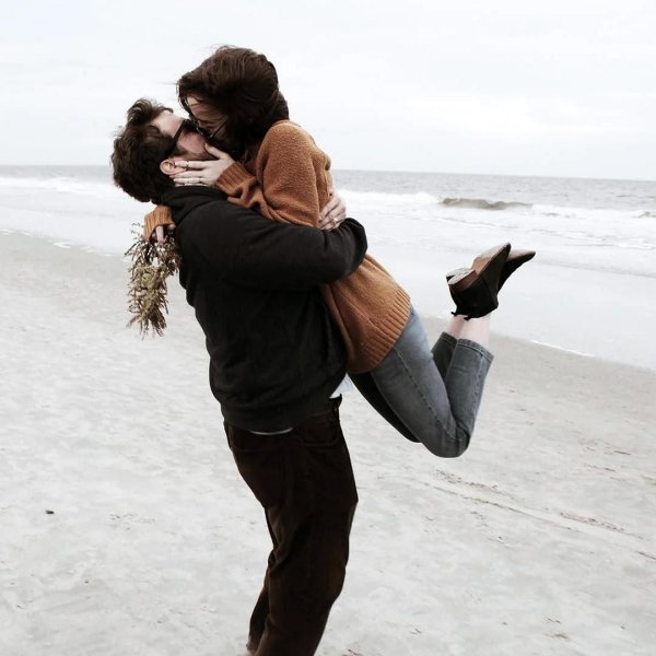 обнимашки людей