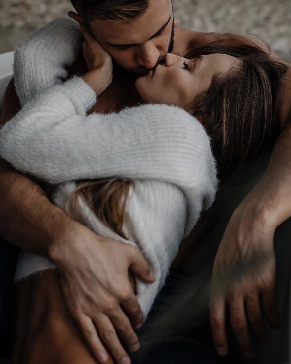 нежное объятие