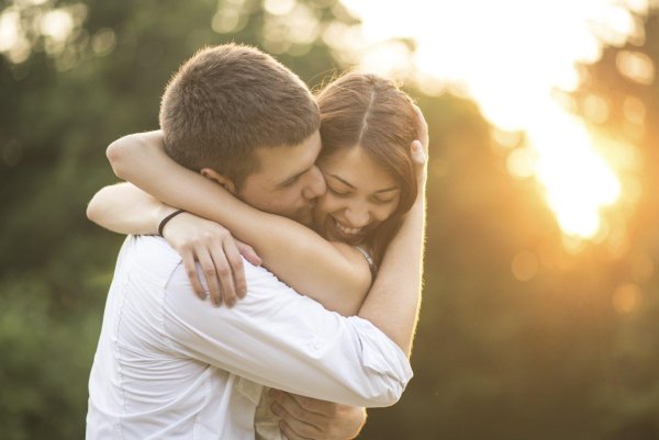 нежное объятие