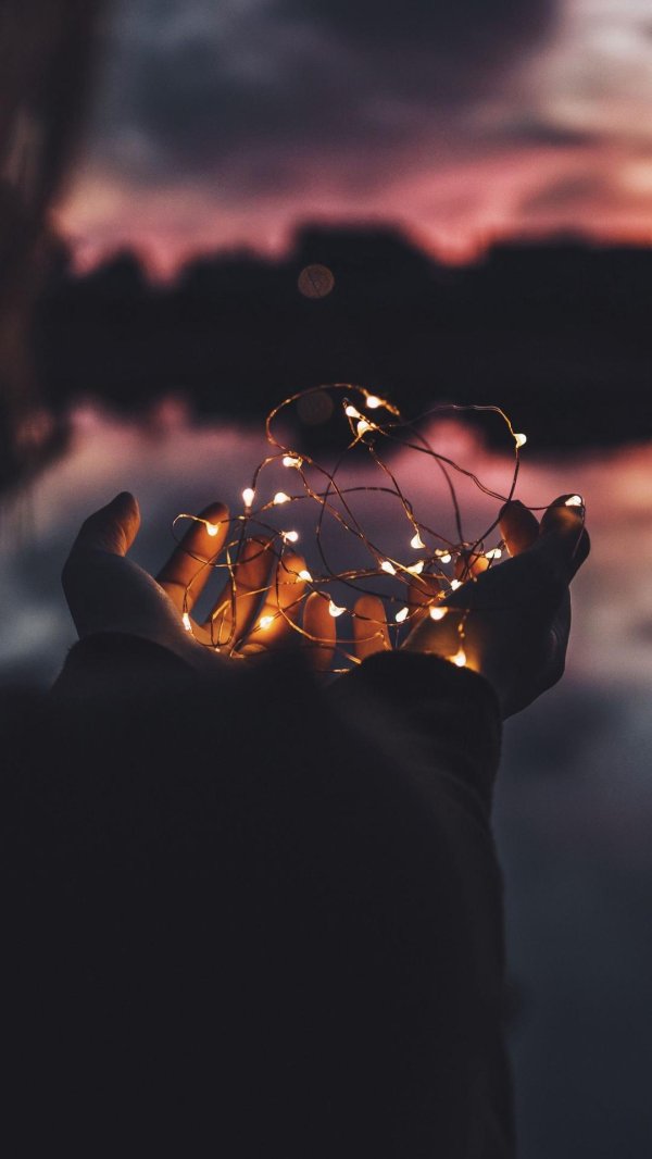 гирлянда в руках