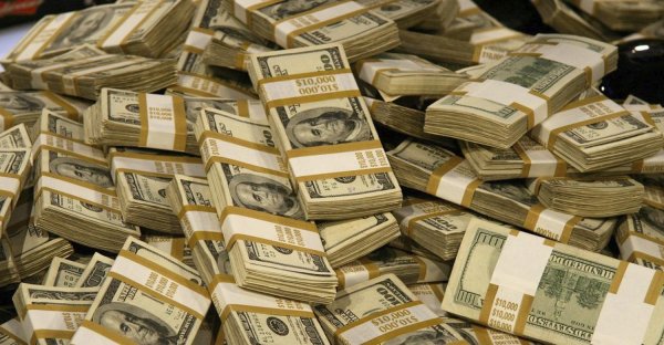 пачка долларов