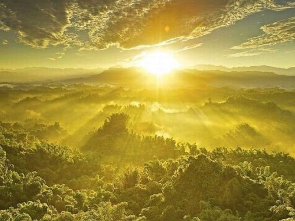 солнечный рассвет