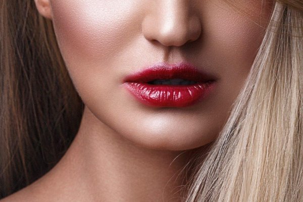 губы девушек