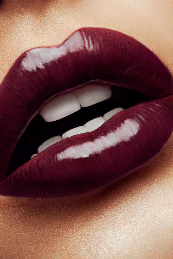 губы с помадой