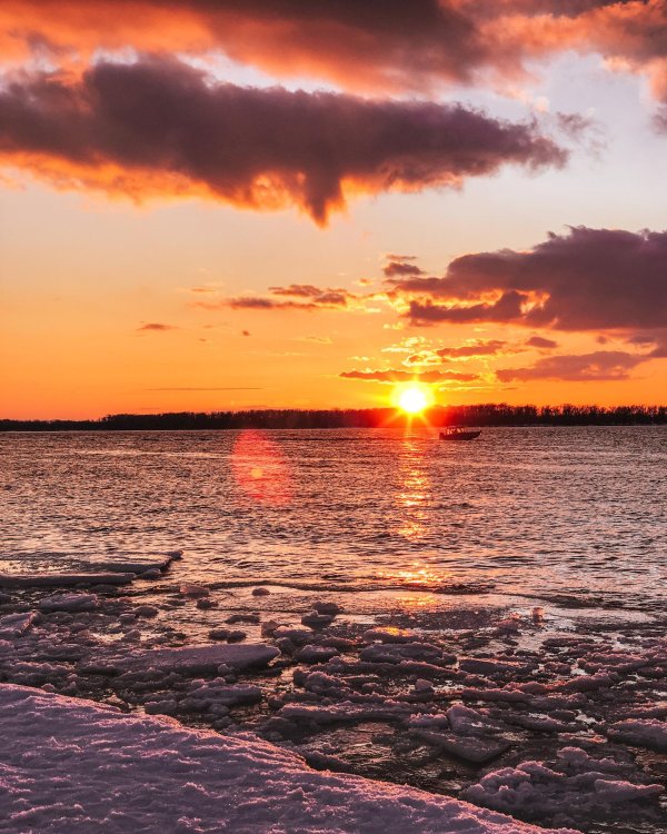 ледоход на реке волга