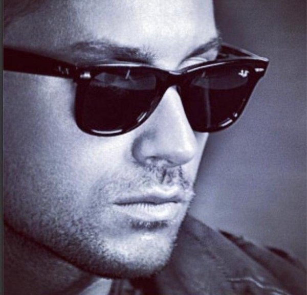 парень в очках