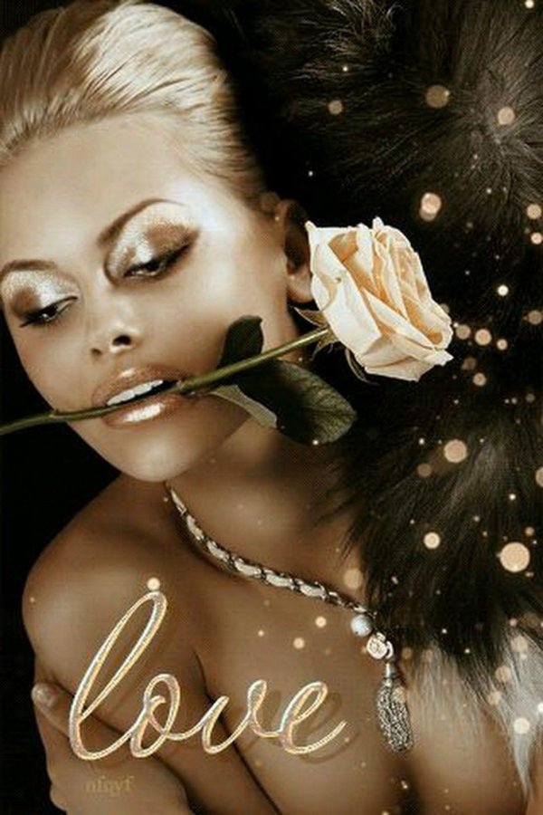 блондинка с розами