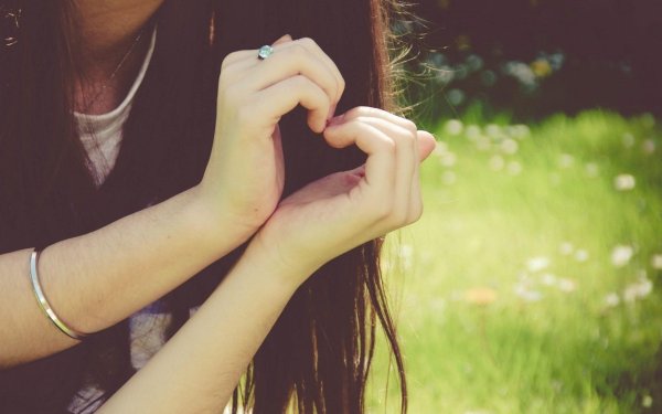 сердечка руками