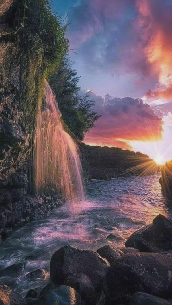 водопад на рассвете