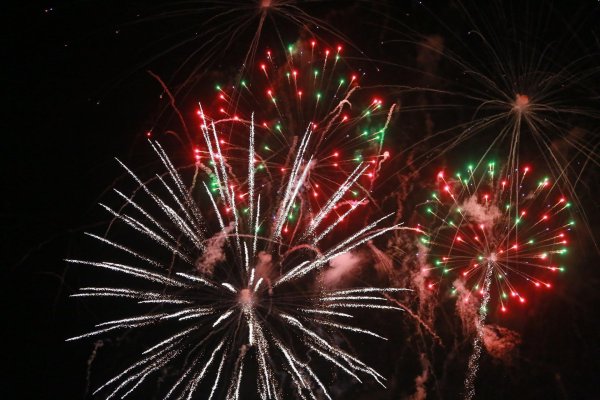 праздничный фейерверк