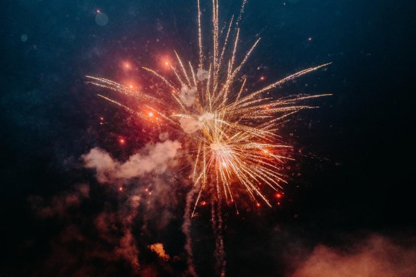 новогодние салюты