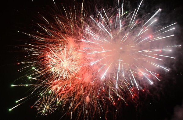 салют на новый год