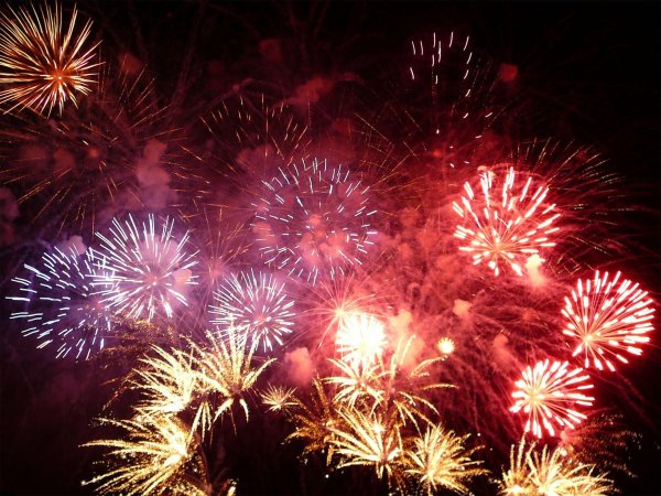 праздничный фейерверк