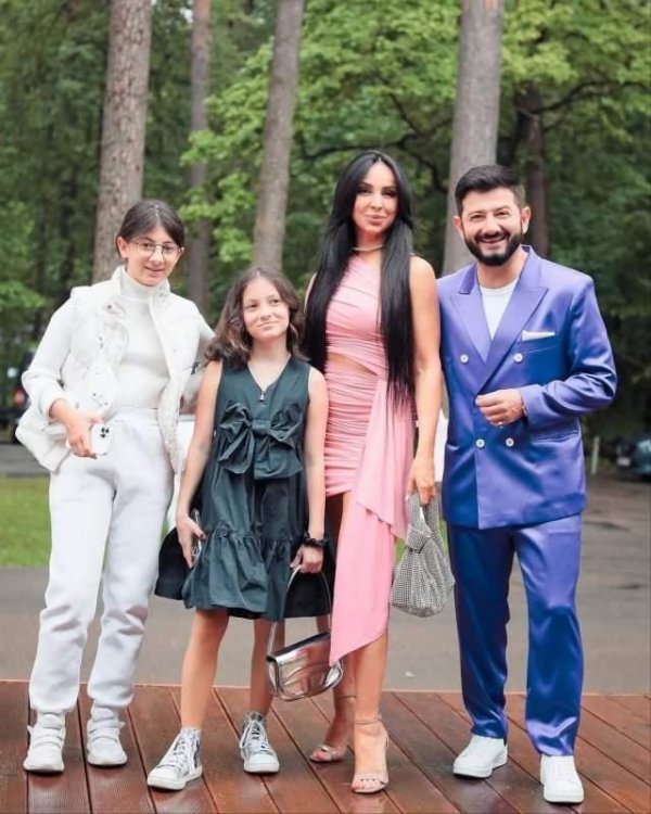 михаил галустян семья