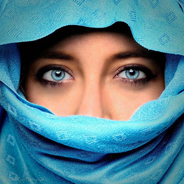 глаза синие