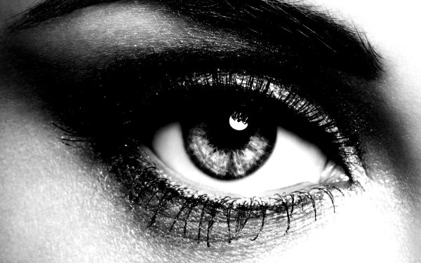 глаза черно белые
