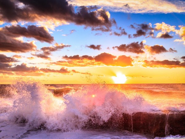 яркий рассвет