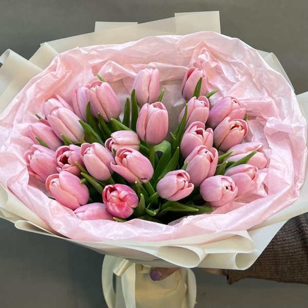 букет из розовых тюльпанов
