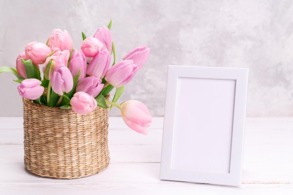 корзина с тюльпанами