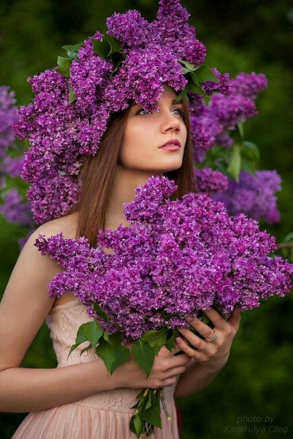 женщина с сиренью