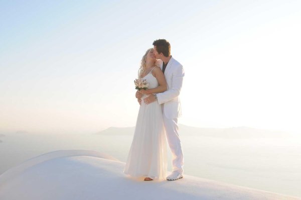 жених и невеста в белом