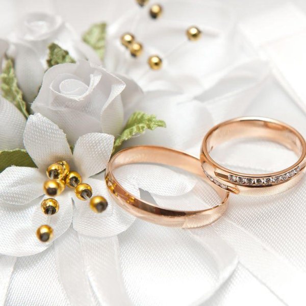 со свадьбой