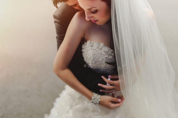 девушка в свадебном платье