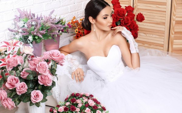 девушка в свадебном платье